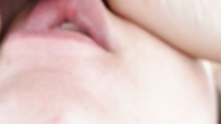 Come lecca il cazzo subito dopo avermi leccato il culo... Vera cagnolina!