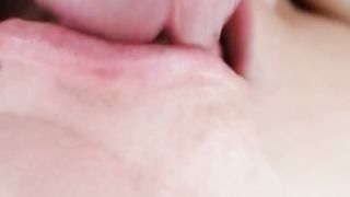 Come lecca il cazzo subito dopo avermi leccato il culo... Vera cagnolina!