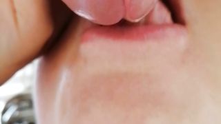 Come lecca il cazzo subito dopo avermi leccato il culo... Vera cagnolina!