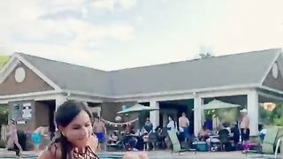 15 Agosto: Lei in Piscina!