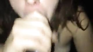 Ragazza italiana succhia un grande cazzo nero