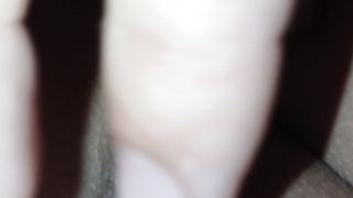 Moglie allegra e rilassata mentre la sditalino