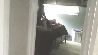 Soldatessa americana scopata duramente e filmata dal marito