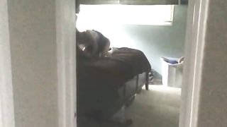 Soldatessa americana scopata duramente e filmata dal marito