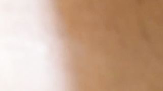 Prendo il sole in giardino nuda