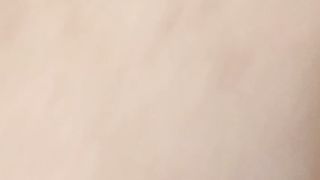 Prendo il sole in giardino nuda