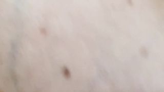 Prendo il sole in giardino nuda