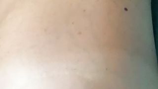 Prendo il sole in giardino nuda