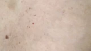 Prendo il sole in giardino nuda