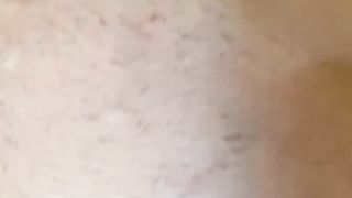 Prendo il sole in giardino nuda