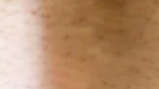 Prendo il sole in giardino nuda