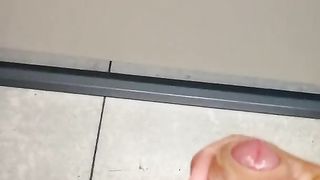 Io esibizionista italiano al Decathlon