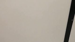 Io esibizionista italiano al Decathlon