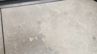 Io esibizionista italiano al Decathlon