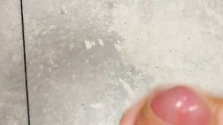 Io esibizionista italiano al Decathlon