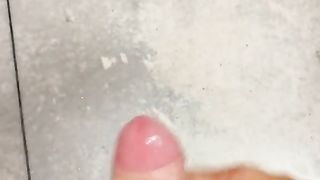 Io esibizionista italiano al Decathlon