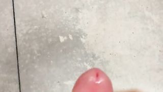 Io esibizionista italiano al Decathlon