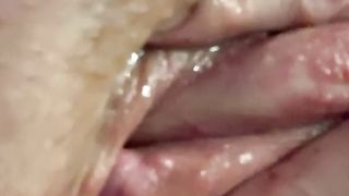 Mentre aspetto di essere scopata...