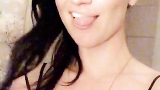 Anteprima del video: Eeeeeee ehi From America... :-*:-*:-*