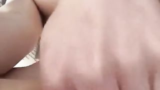 MI spoglio e mi masturbo