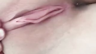 MI spoglio e mi masturbo