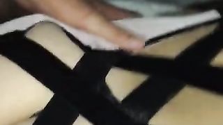 Alla bella Sara piace scopare con due uomini