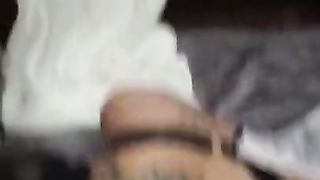 Alla bella Sara piace scopare con due uomini