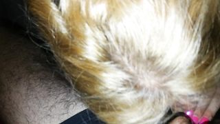 MIa moglie Alessia mi fa un pompino e si rilassa