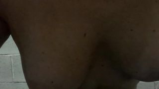 Sborrate sulle mie tette...!