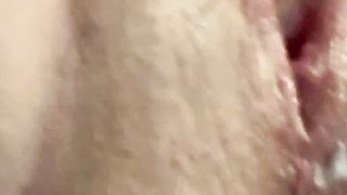 La fica cola e mi masturbo il culo