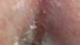 La fica cola e mi masturbo il culo