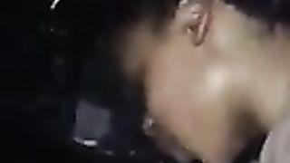 Glielo succhia con passione FINO IN FONDO