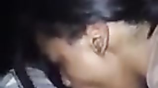 Glielo succhia con passione FINO IN FONDO