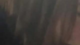 Si fa sbattere da un gruppo di neri