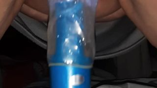 Lui la masturba con un vibratore