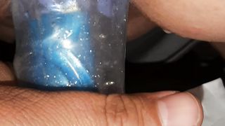 Lui la masturba con un vibratore