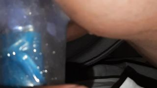 Lui la masturba con un vibratore