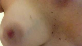 Chi vuole giocare con le mie tette?