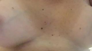 Chi vuole giocare con le mie tette?