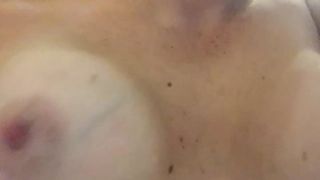 Chi vuole giocare con le mie tette?