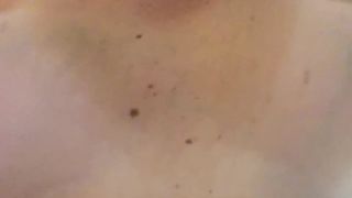 Chi vuole giocare con le mie tette?