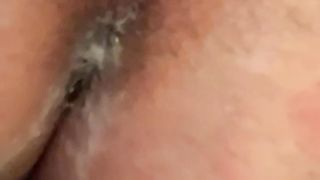 La penetro con un dildo...