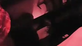 Ragazza succhia fino all'ingoio