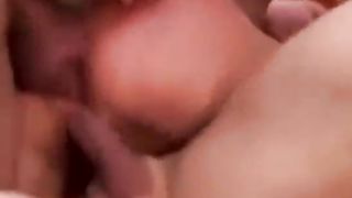 Kylie Ireland in una scena di sesso a tre