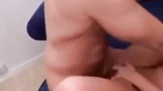 Kylie Ireland in una scena di sesso a tre