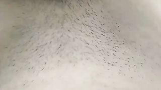 Con le dita si penetra la figa