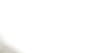 Con le dita si penetra la figa