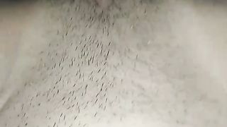 Con le dita si penetra la figa