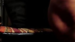 Un'anziana signora ci prende gusto a fistarmi...