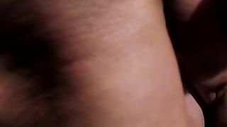 Un'anziana signora ci prende gusto a fistarmi...